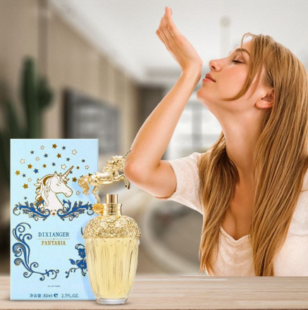 عطر فلورال يونيكورن النسائي برائحة زهرية وفاكهية